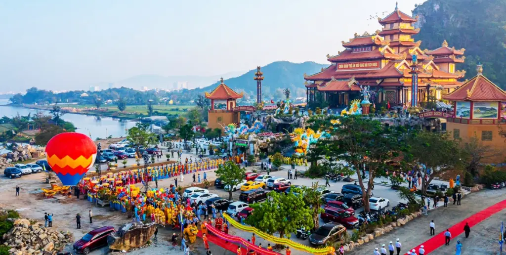 Toàn cảnh Lễ hội Quán Thế Âm