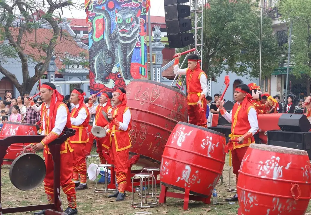 Dàn trống Lễ hội Đền Vua Bà
