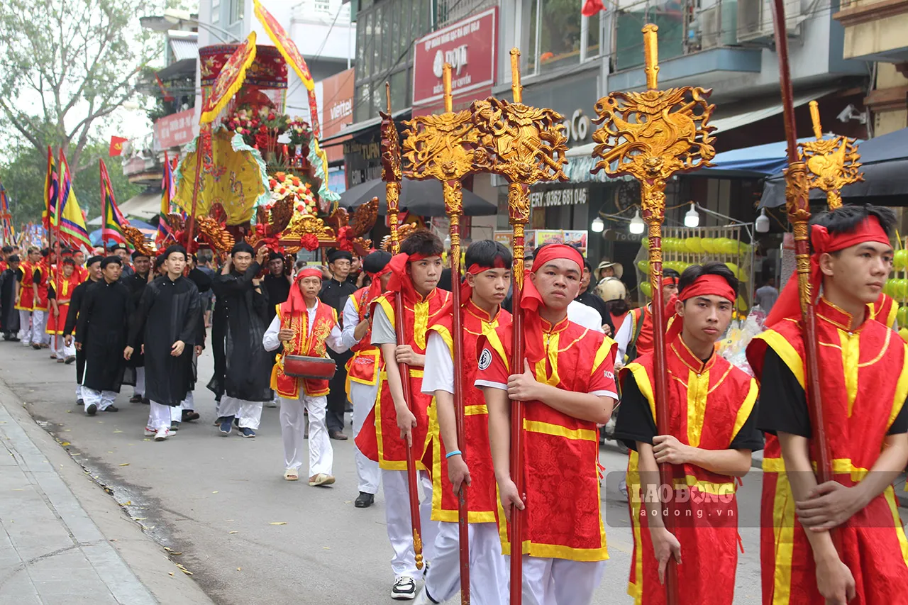 Đoàn rước Hội chùa Thầy