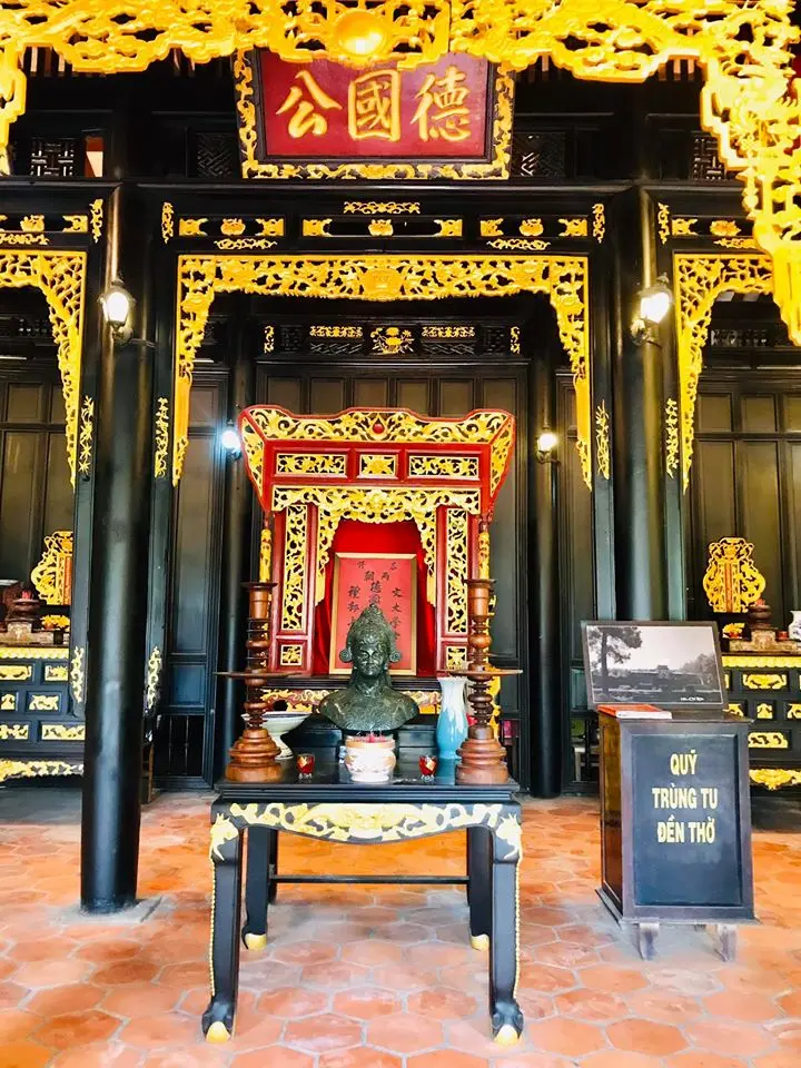 Gian thờ chính tại Lăng Hoàng Gia
