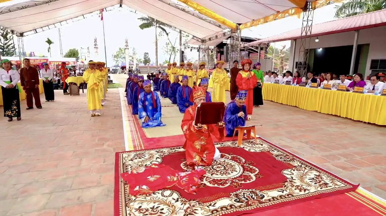 Đọc chúc văn tại Lễ hội đình Khoang