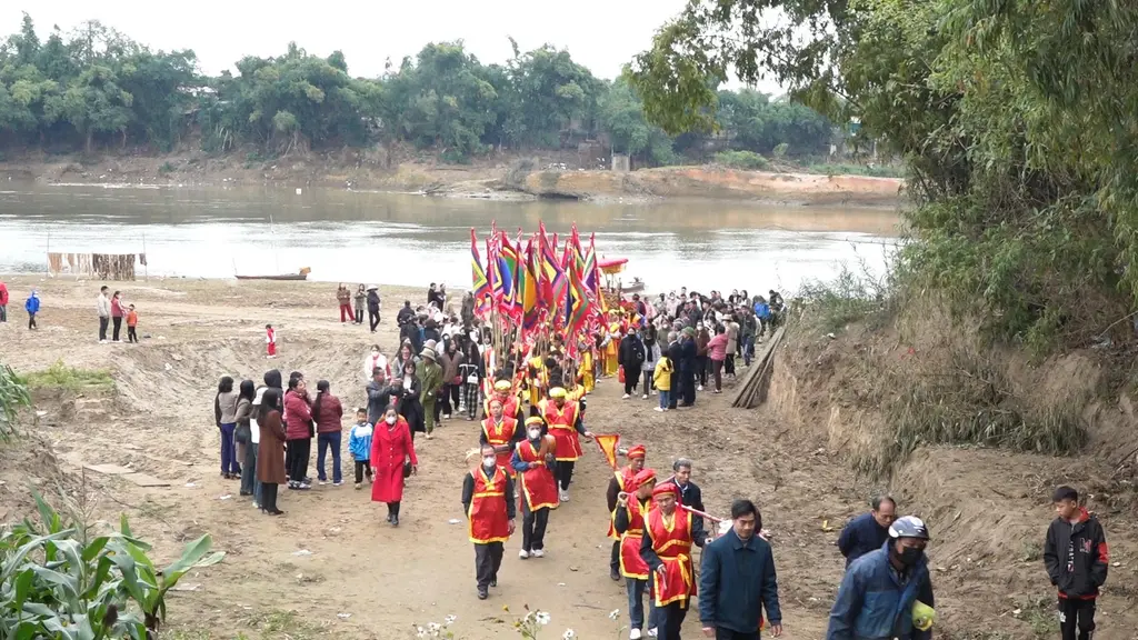 Lễ rước tại Lễ hội đền Nghè, đình Đông