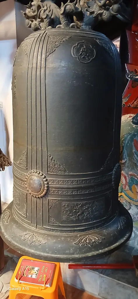 Chuông chùa Trăm Gian