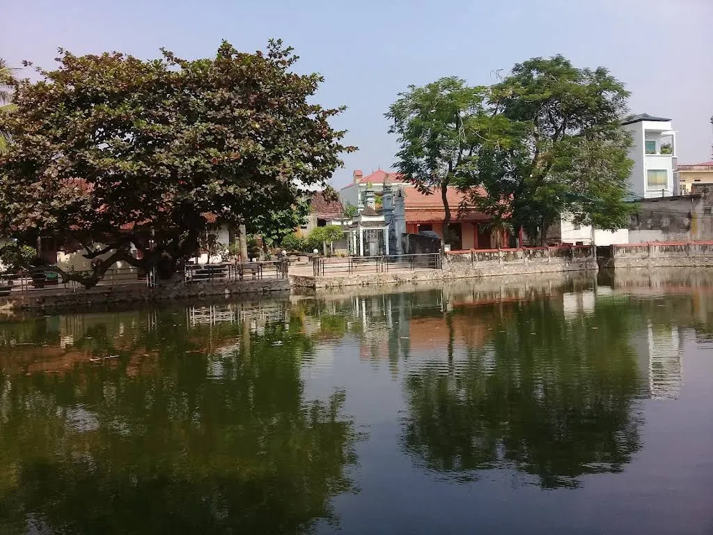 Cảnh quan Đình Giẽ Hạ nhìn từ xa