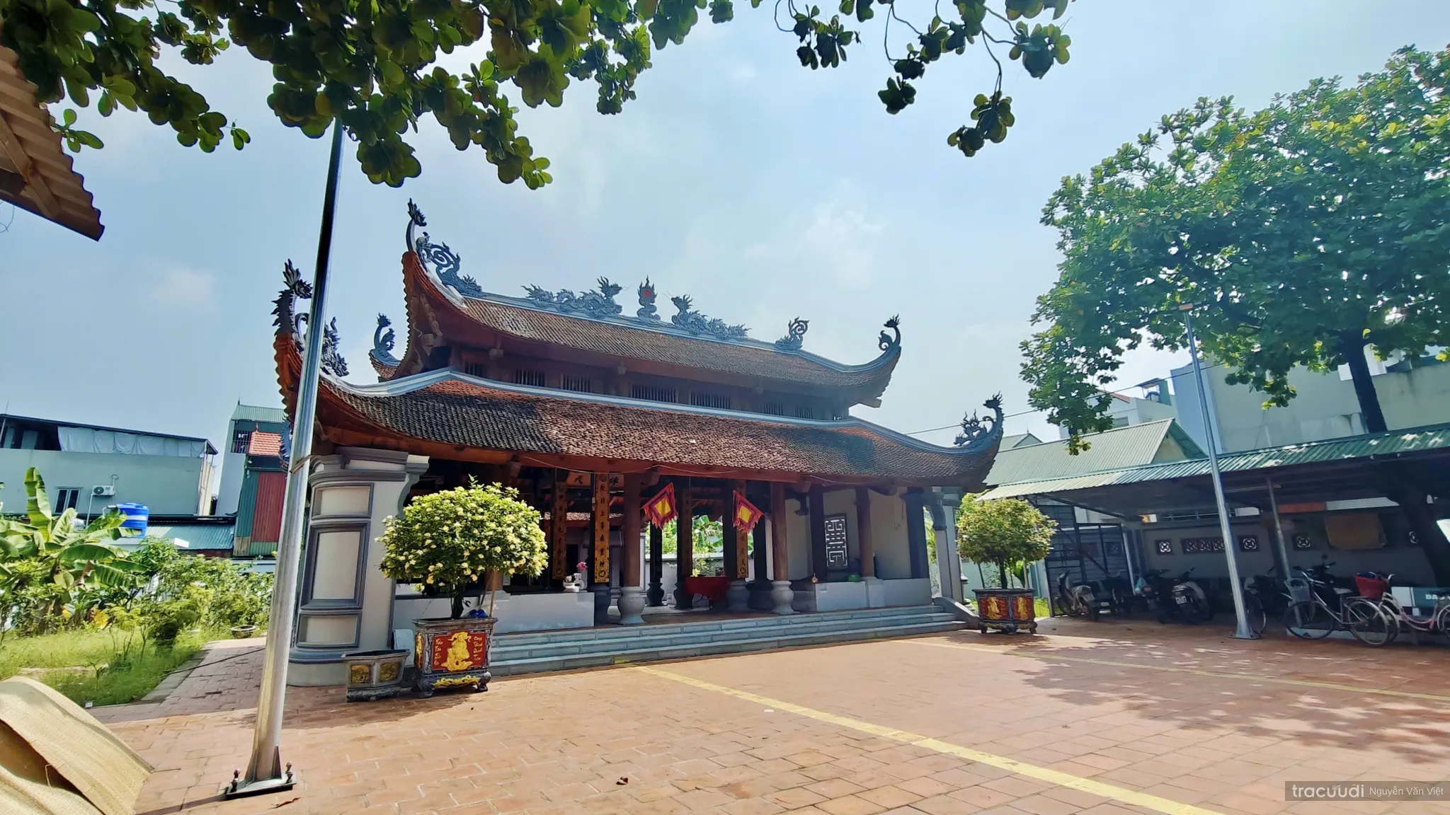 Tiền tế Đền Ngoài nhìn từ bên phải