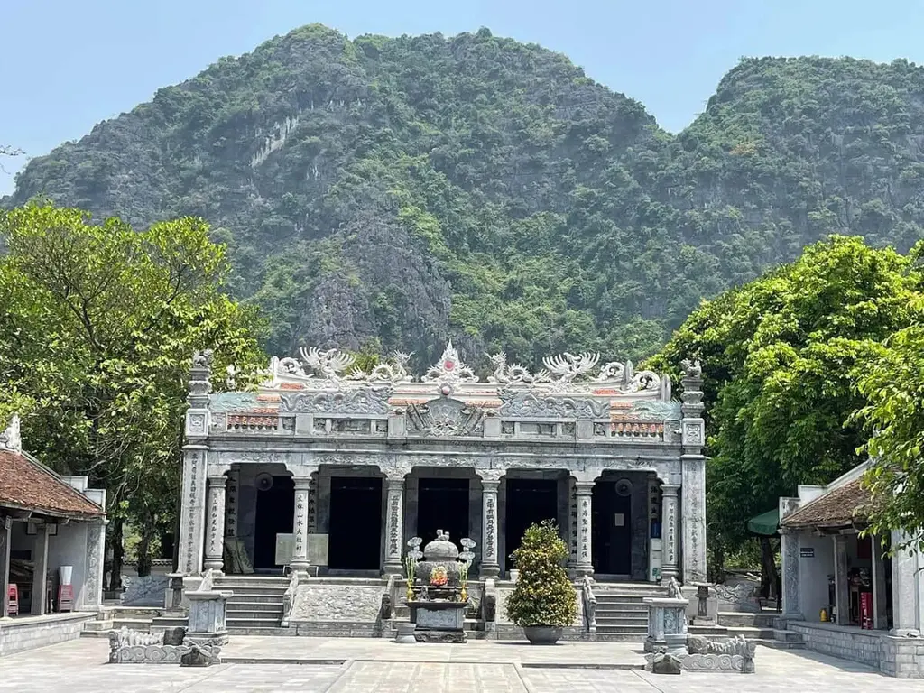 Cảnh quan tại Đền Trần