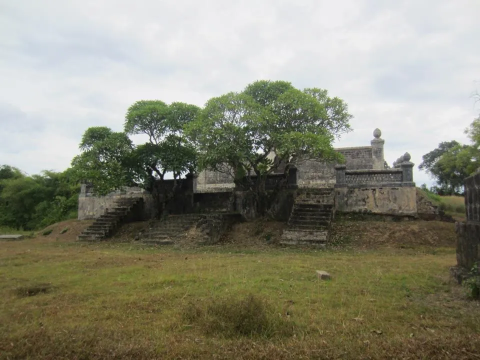 Quang cảnh tại Lăng Thánh Cung