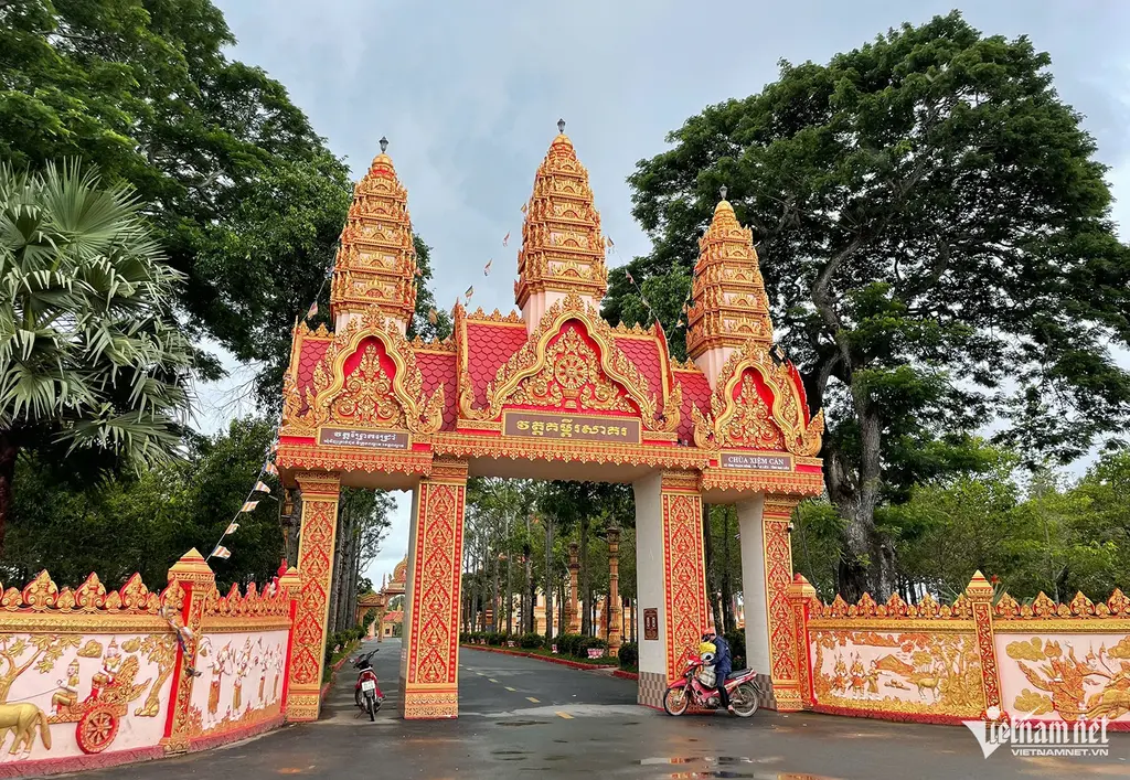 Cổng Chùa Xiêm Cán