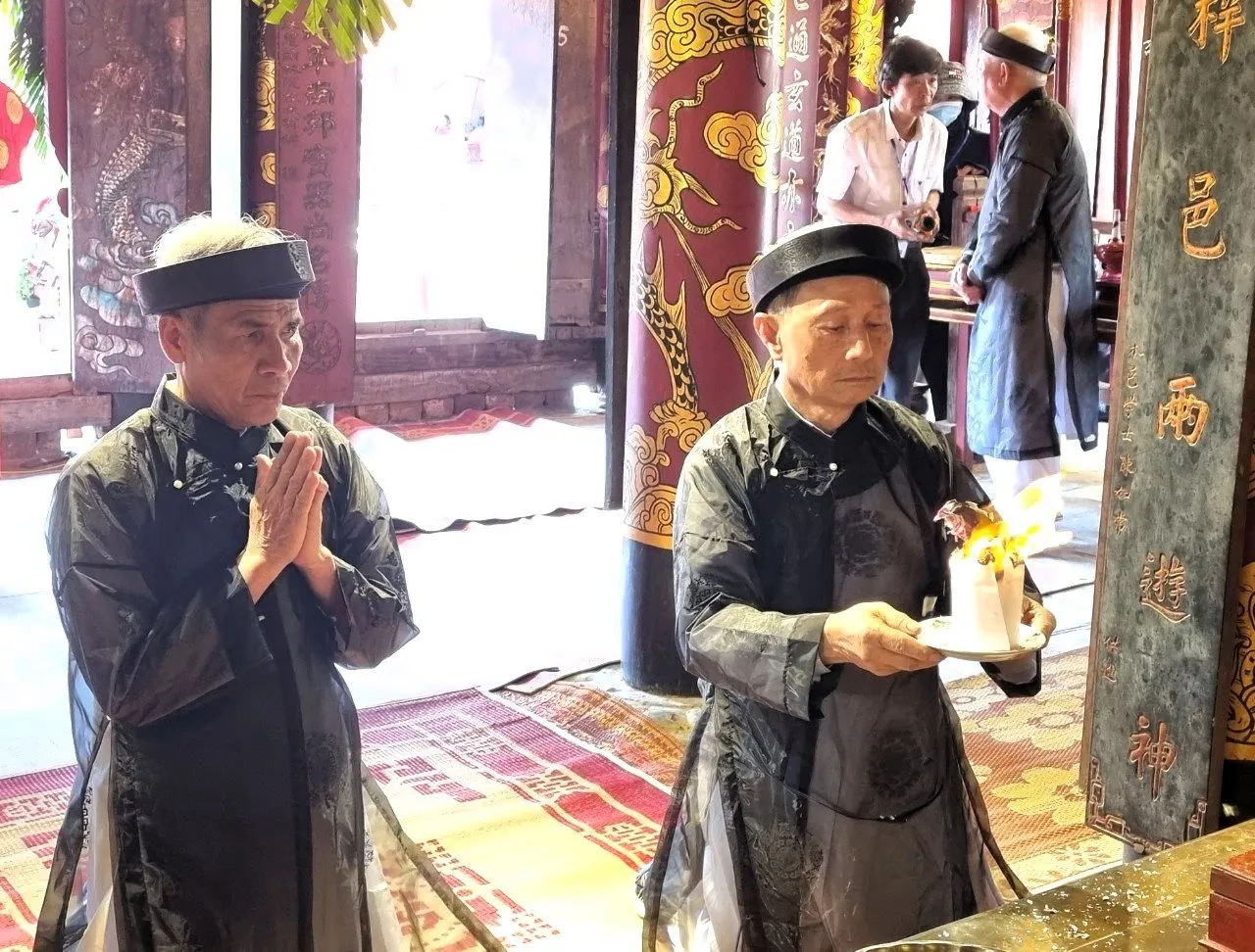 Một trong những nghi thức phần lễ tại Lễ hội Đền Thánh Nguyễn