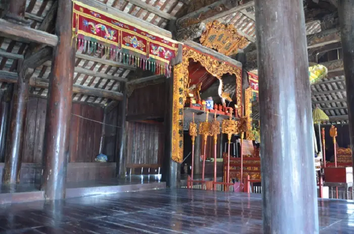 Không gian bên trong Đình Nông Lục
