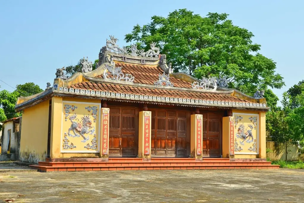 Cảnh quan khu di tích Đình làng Trung Nghĩa