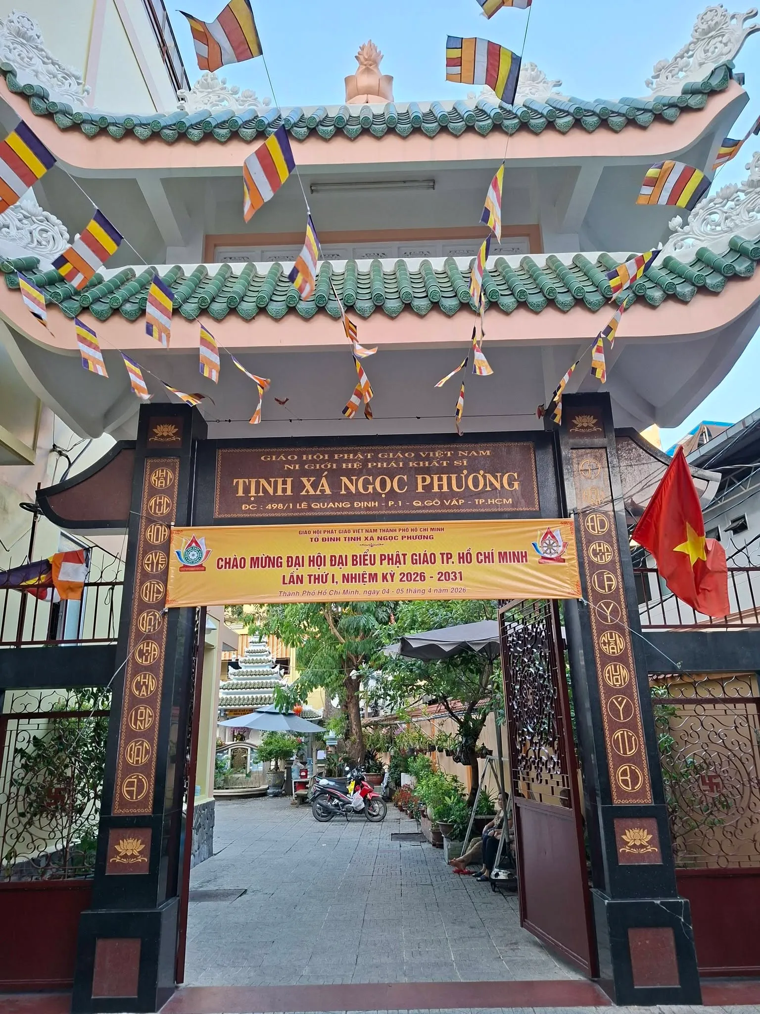 Cổng Tịnh Xá Ngọc Phương