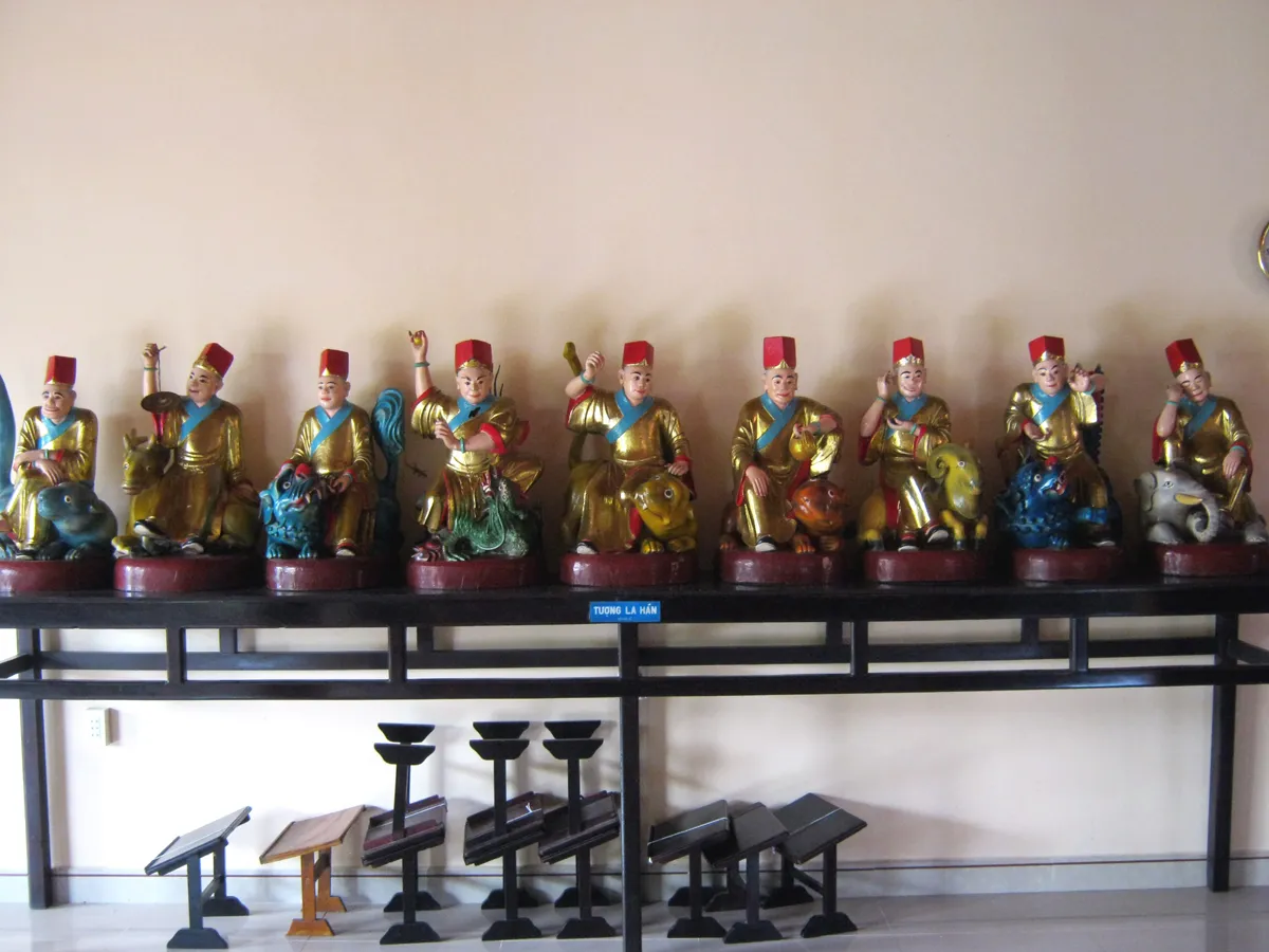Tượng Thập Bát La Hán tại Chùa Long Quang