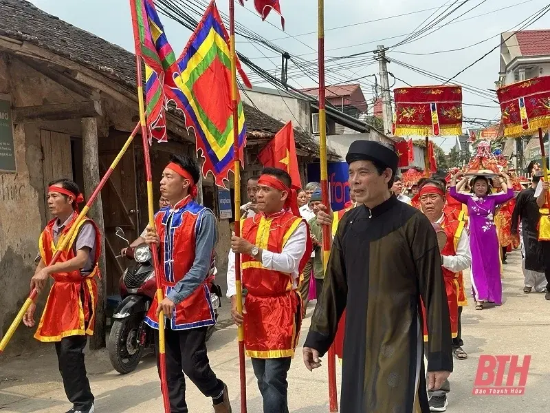 Đoàn rước Hội đình Phú Điền