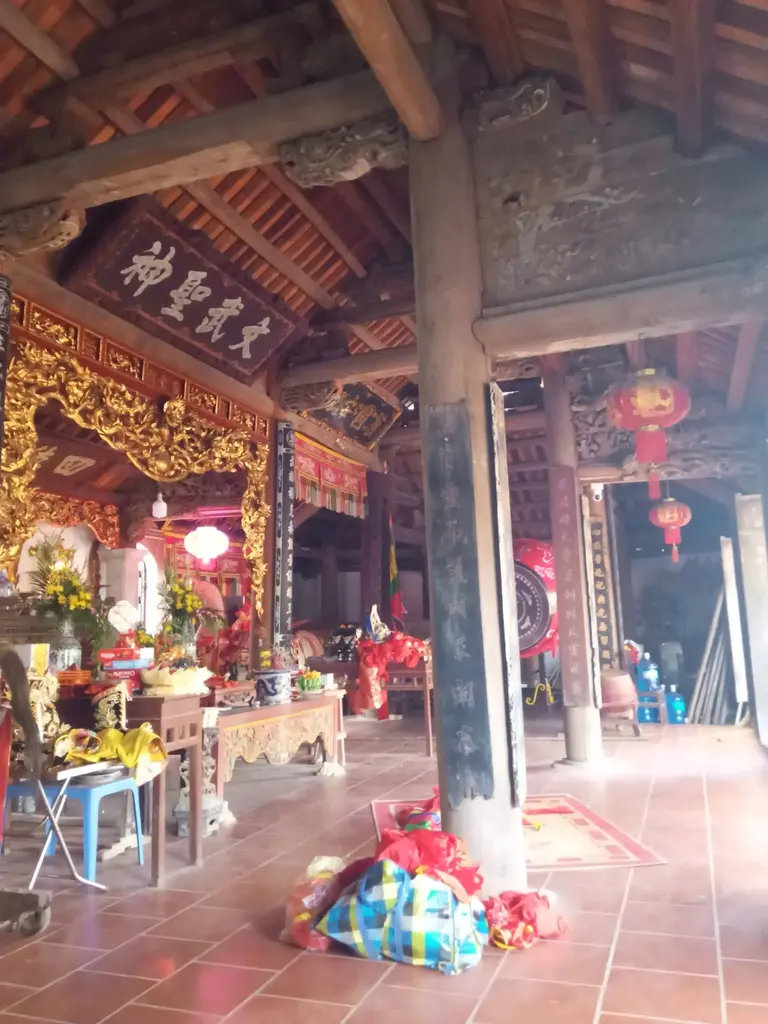 Không gian cảnh quan bên trong Đình Võ Lao (đình Hạ)