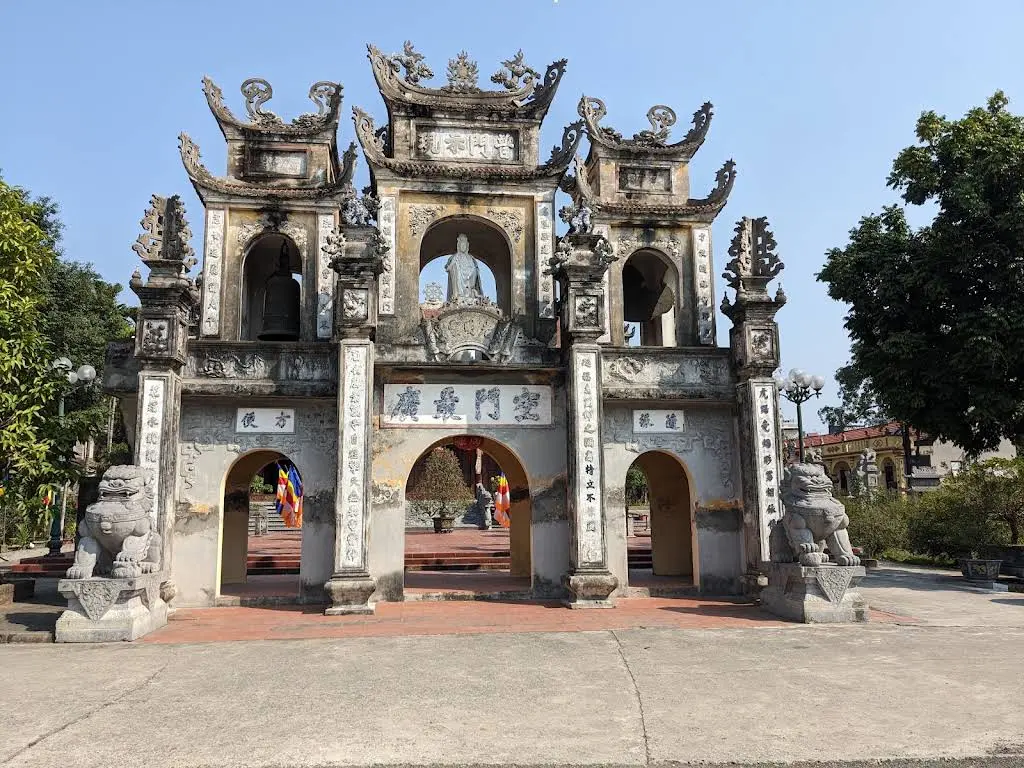 Cổng tam quan Chùa Khuyến Lương (Diên Phúc tự)