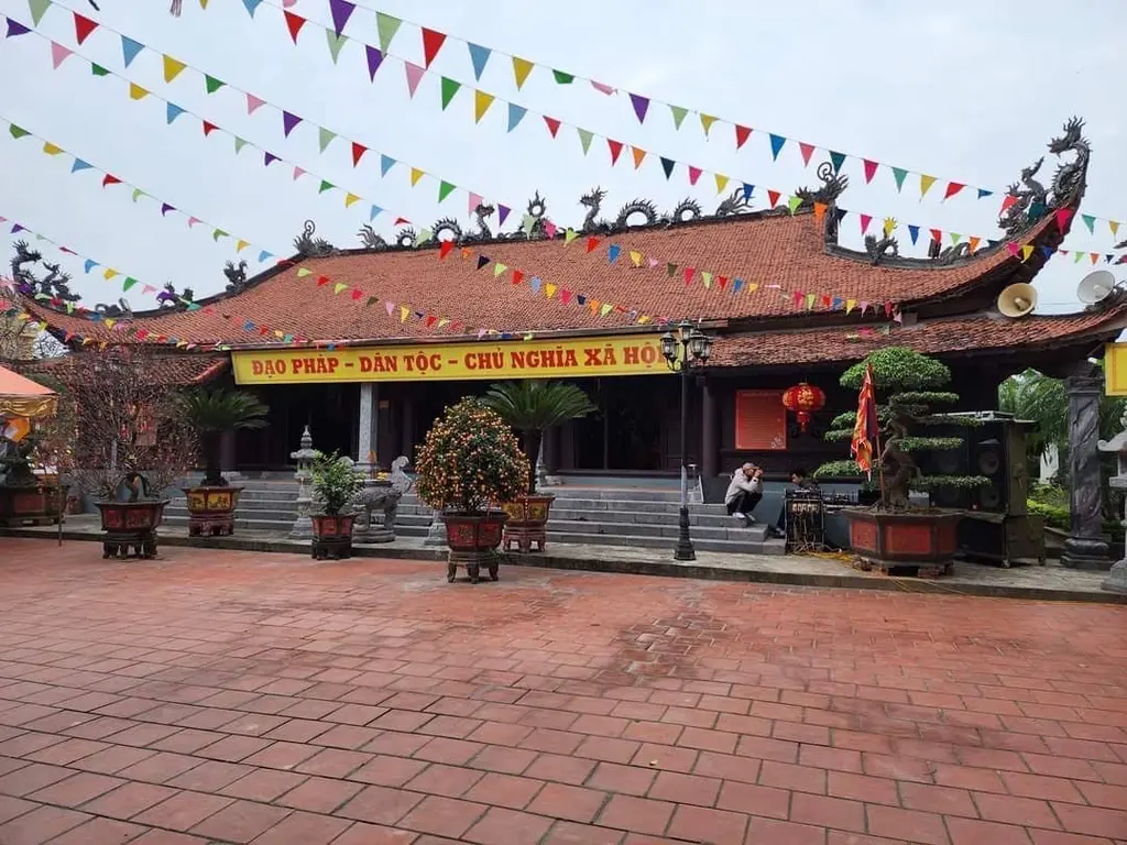 Chính điện Chùa Tứ Xã