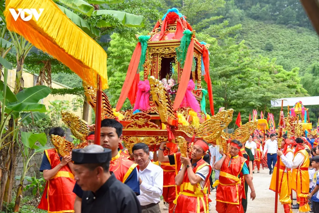 Kiệu Thánh tại Lễ hội Đền Lăng