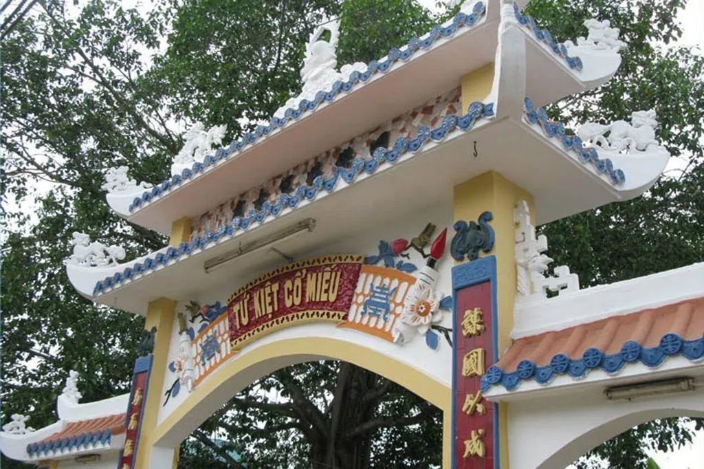 Cổng vào Lăng Tứ Kiệt