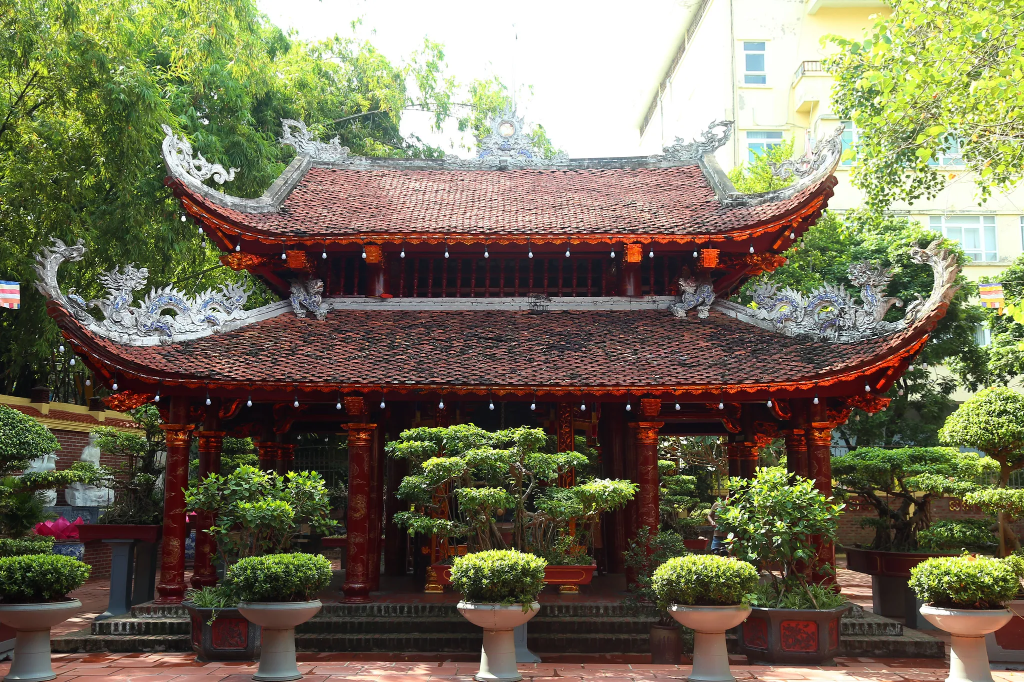 Tháp chuông chùa Linh Ứng