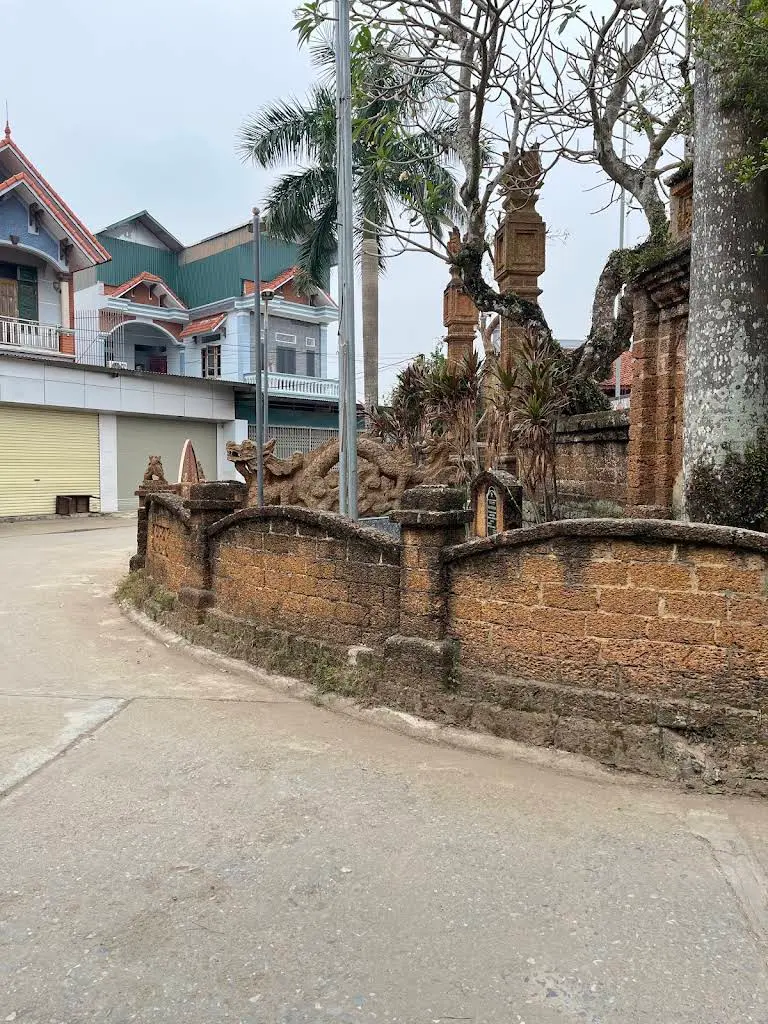 Không gian cảnh quan bên ngoài di tích Đình Yên Mỹ