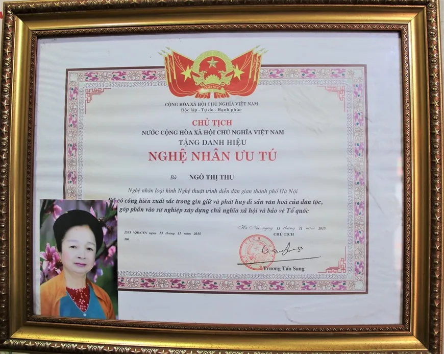 Nghệ nhân Ngô Thị Thu được Chủ tịch nước tặng danh hiệu Nghệ nhân Ưu tú năm 2015