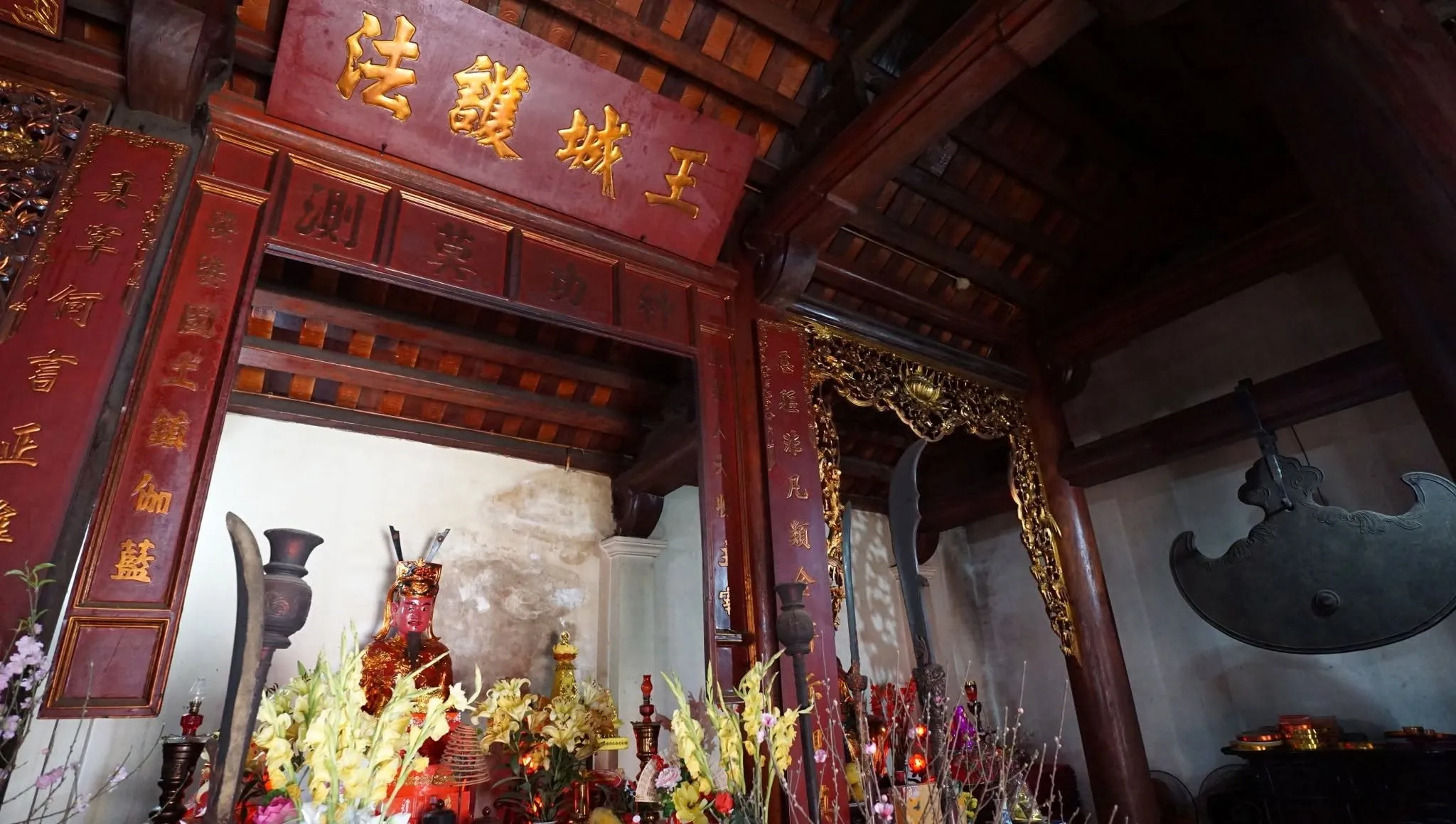 Không gian cảnh quan bên trong Chùa La Cả
