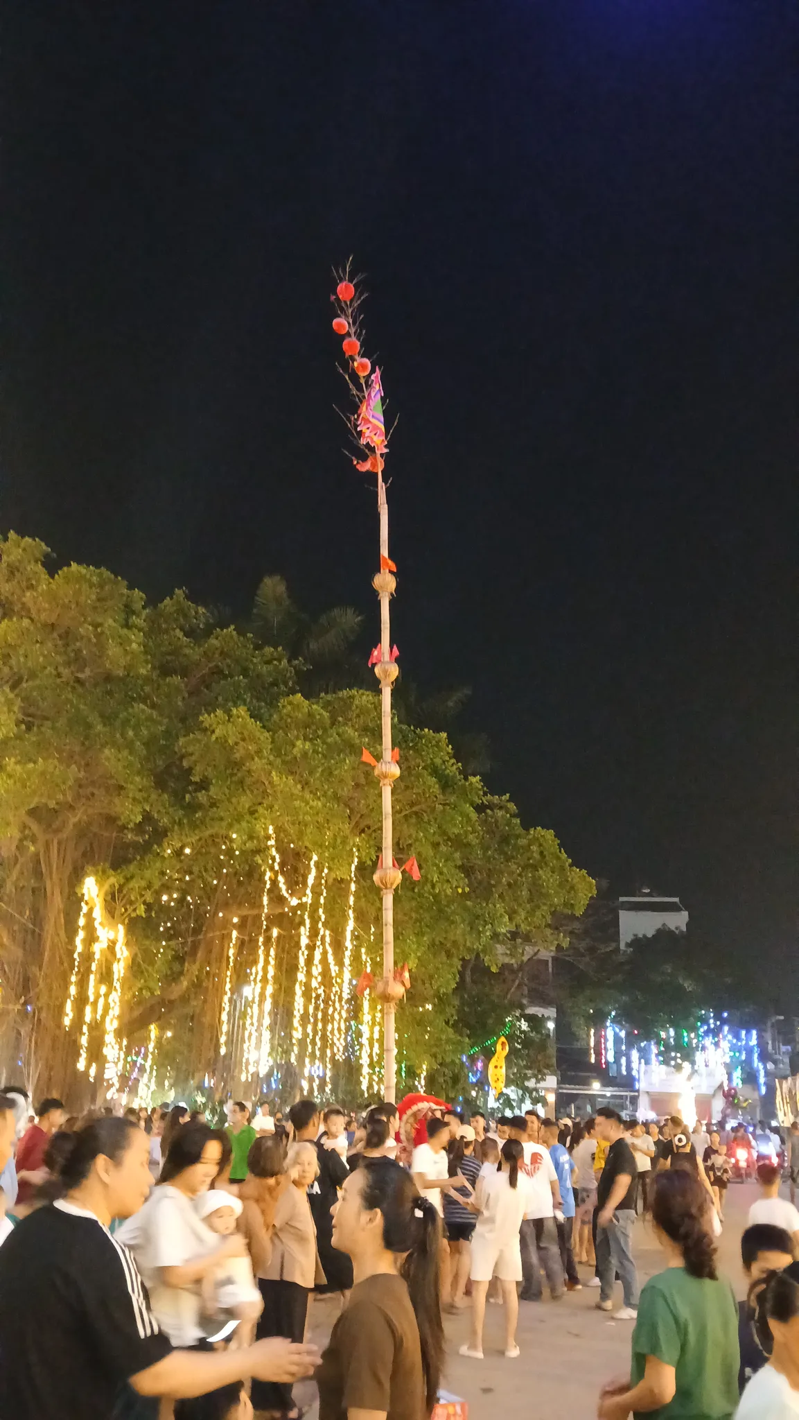 Cây nêu trong không khí lễ hội làng Yên Trường