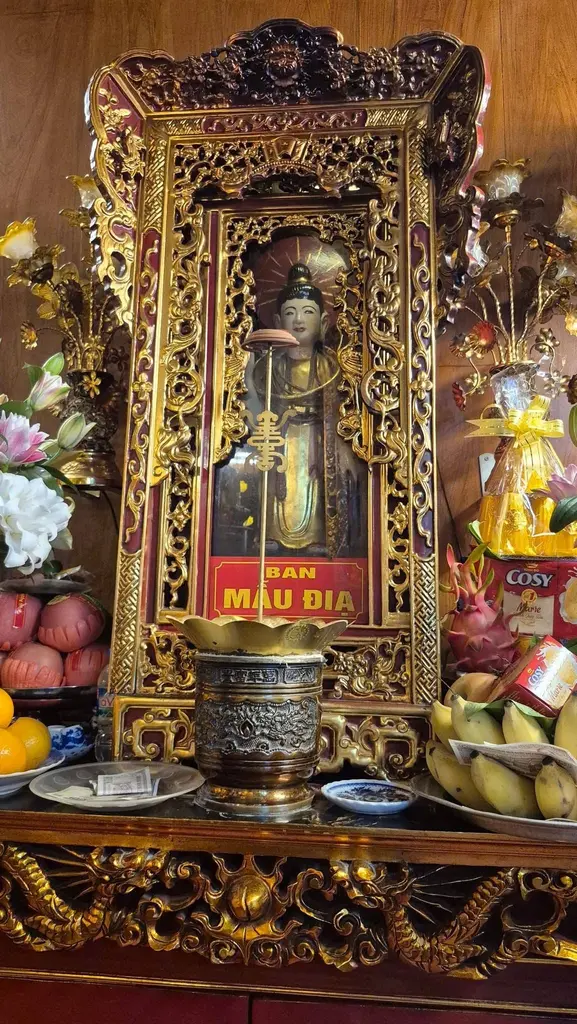 Ban Mẫu Địa trong Đền Quán Đôi