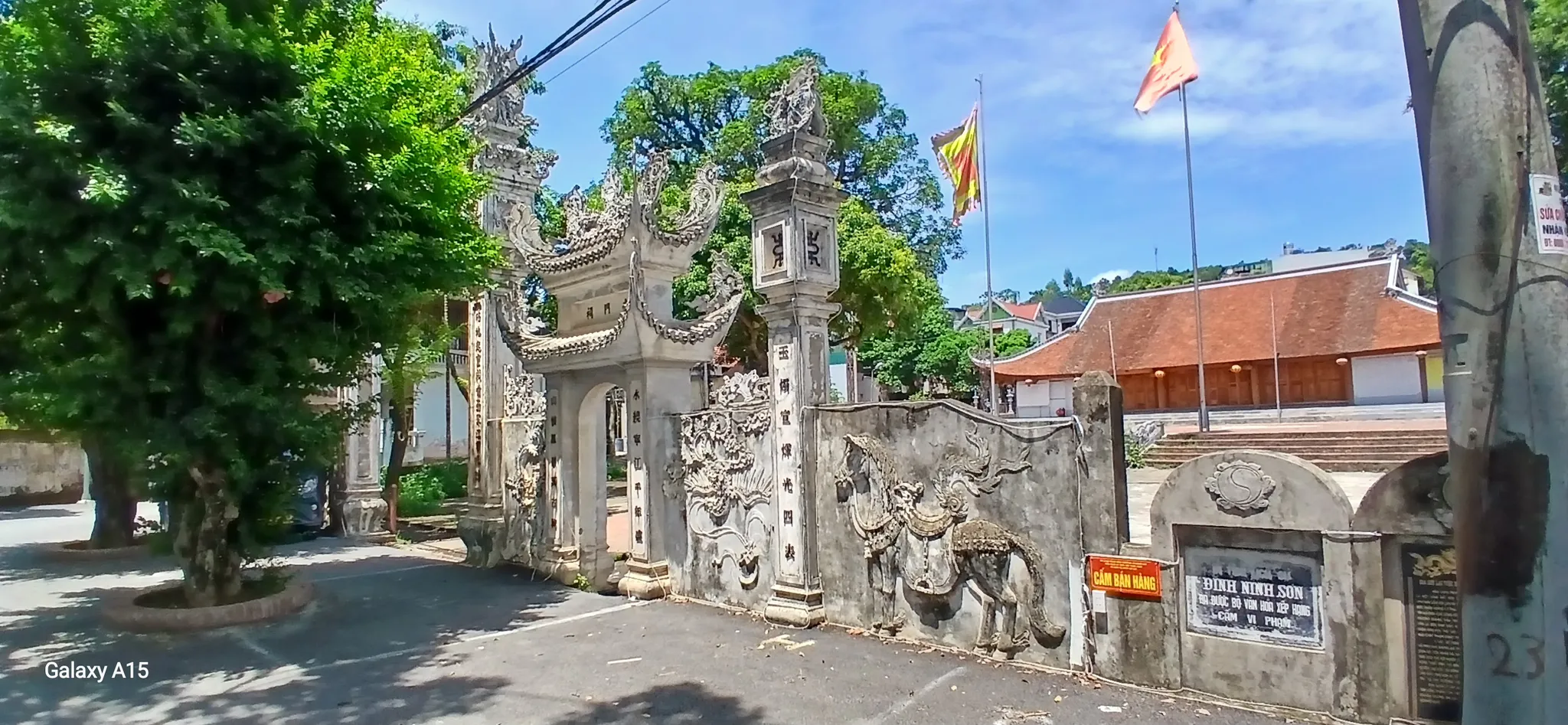 Cổng đình Ninh Sơn