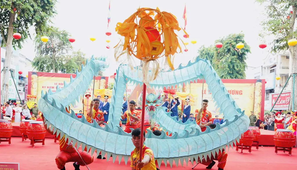 Tiết mục múa rồng, múa lân tại lễ dâng hương đình Nguyễn Trung Trực