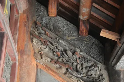 Chạm khắc trên kẻ và ván dong Đình Phong Cốc