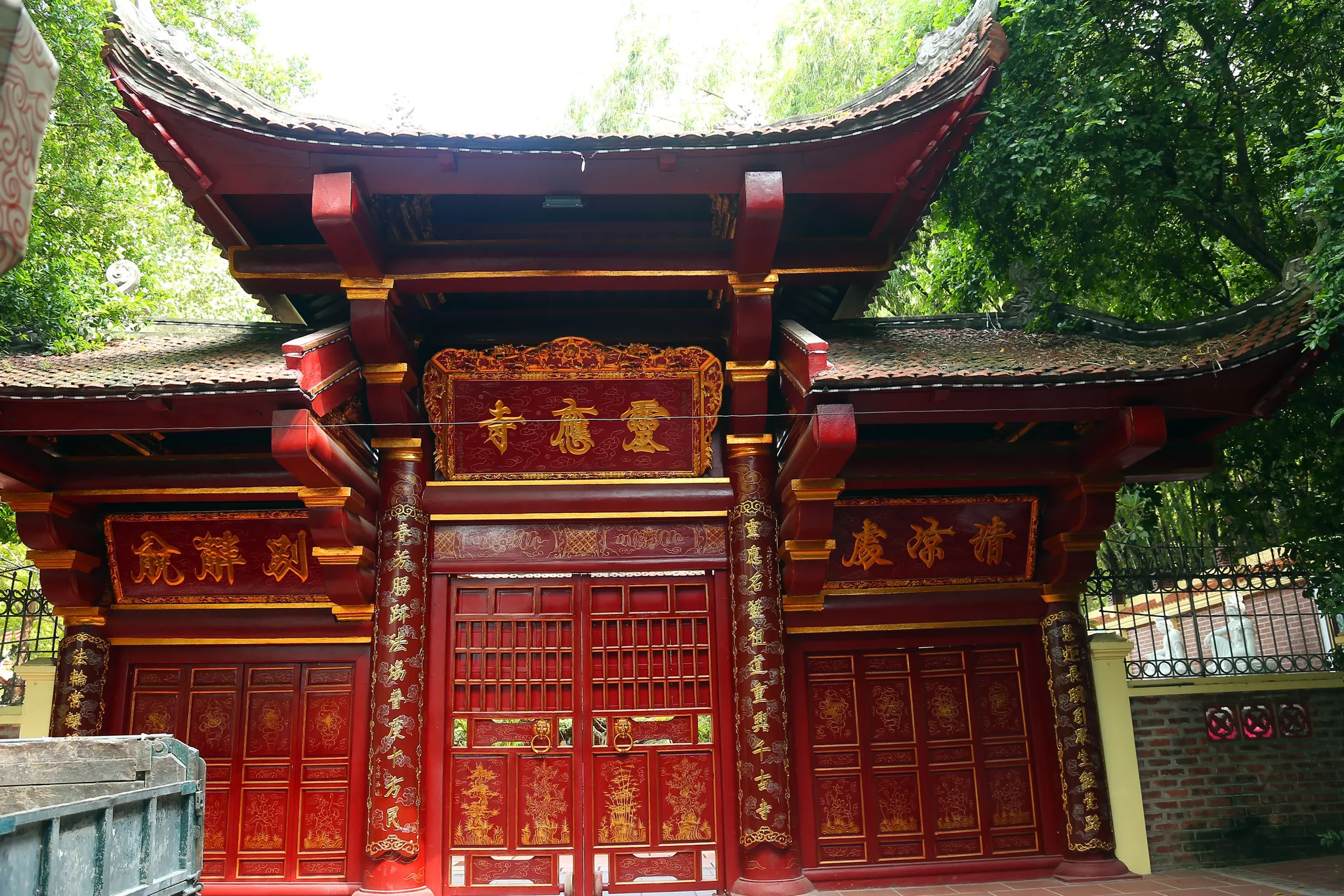 Cổng Chùa Linh Ứng (Chùa Thị Cấm)