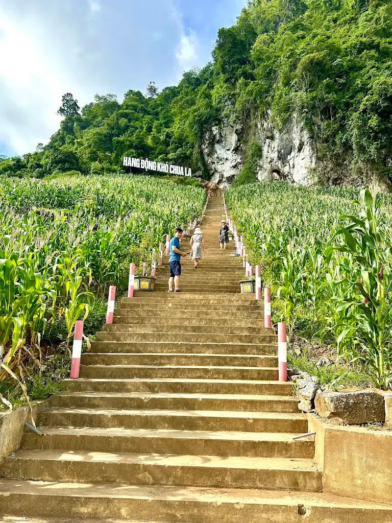 Hình ảnh lối vào Động Xá Nhè (khó Chua La)