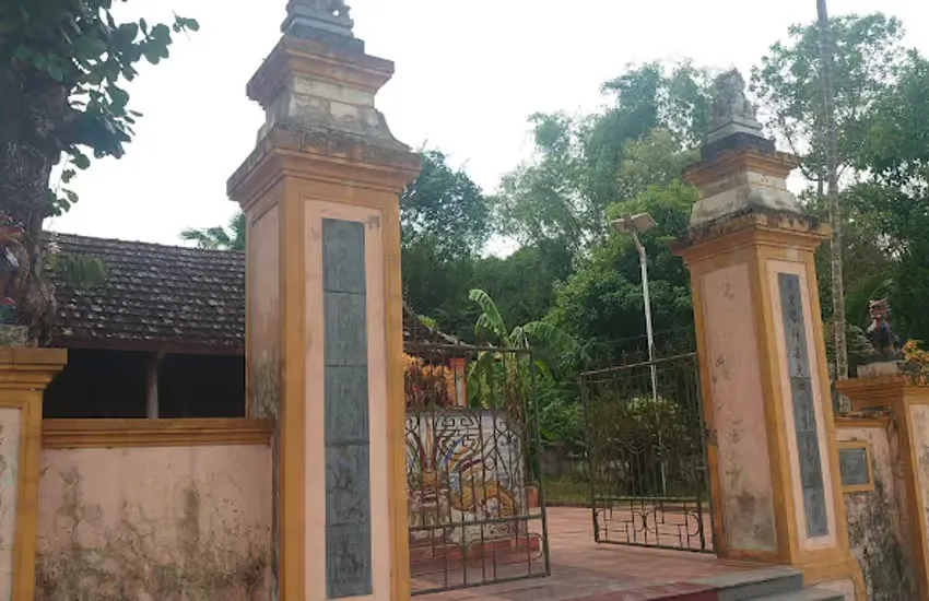 Cổng vào Mộ và Đền thờ Nguyễn Lỗi
