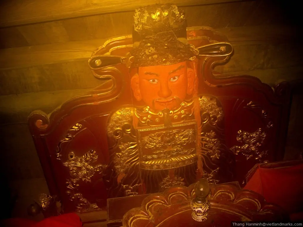 Ngai thờ bên trong Đình Phương Độ
