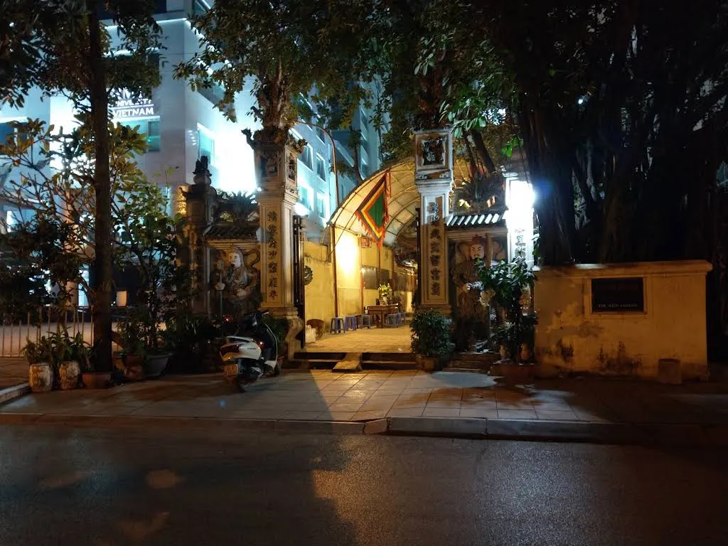 Cảnh quan Đình Ngọc Khánh về đêm