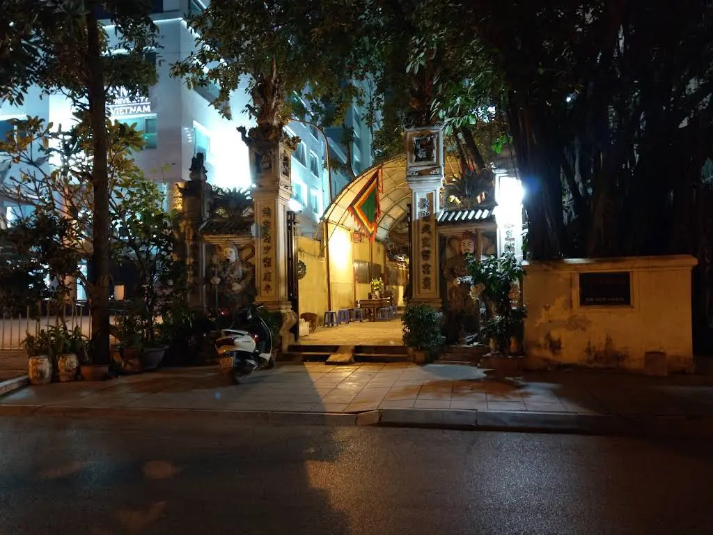 Cảnh quan Đình Ngọc Khánh về đêm