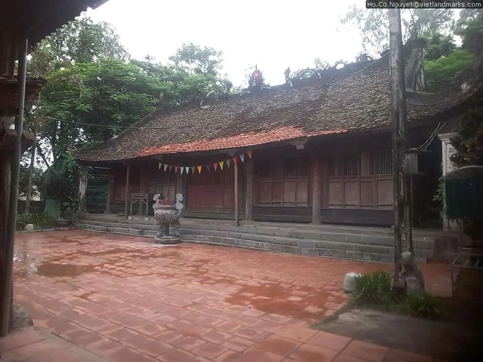 Cảnh quan Đền Phùng Hưng