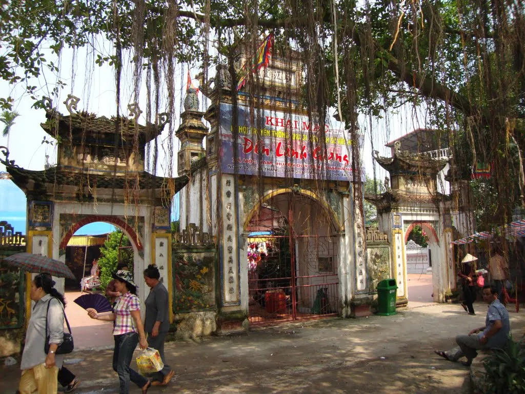 Cổng Đền Lảnh Giang