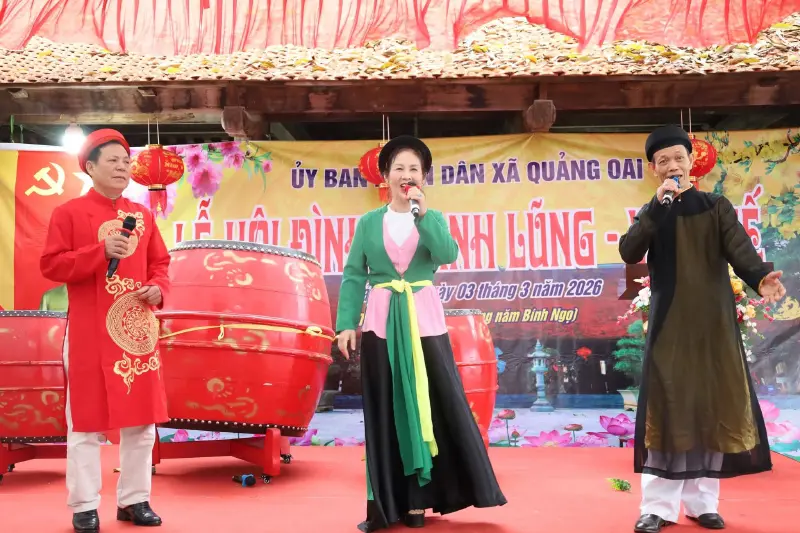 Giao lưu văn nghệ tại Hội đình Thanh Lũng