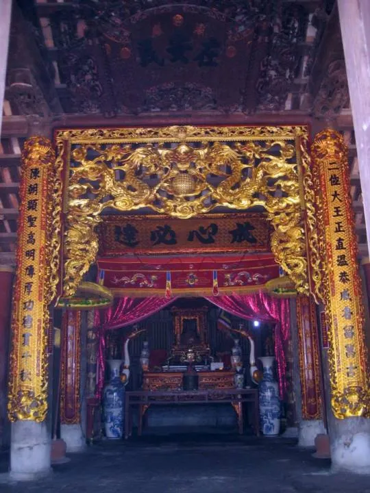 Bên trong Đình An Tiêm