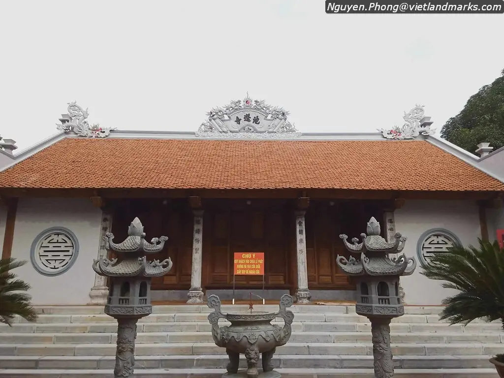 Không gian cảnh quan chính điện di tích Chùa Khê Tang (Liên Trì tự)