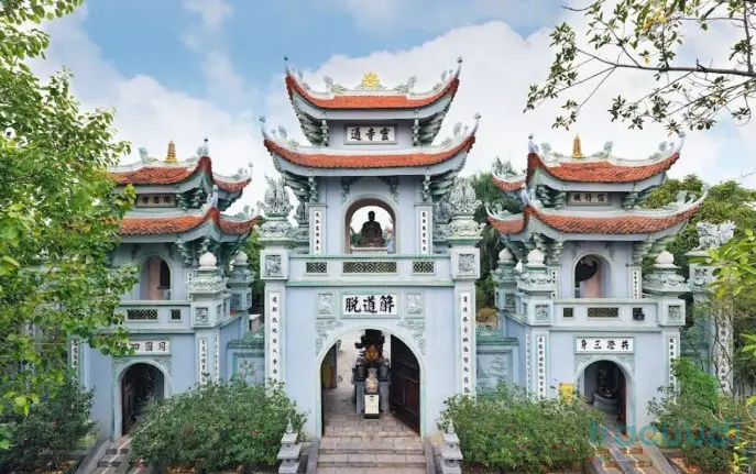 Cổng Chùa Quỳnh Đô