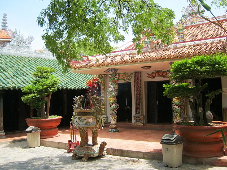 Chính điện Chùa Cổ Thạch