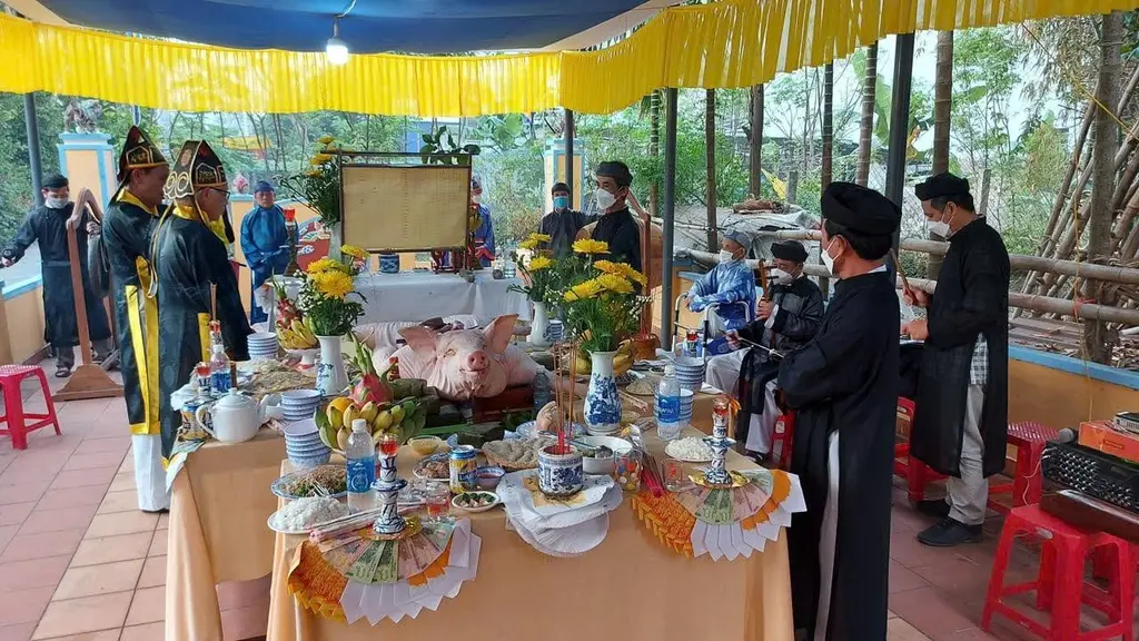 Quang cảnh lễ tế tại Lễ hội Tắt Bếp