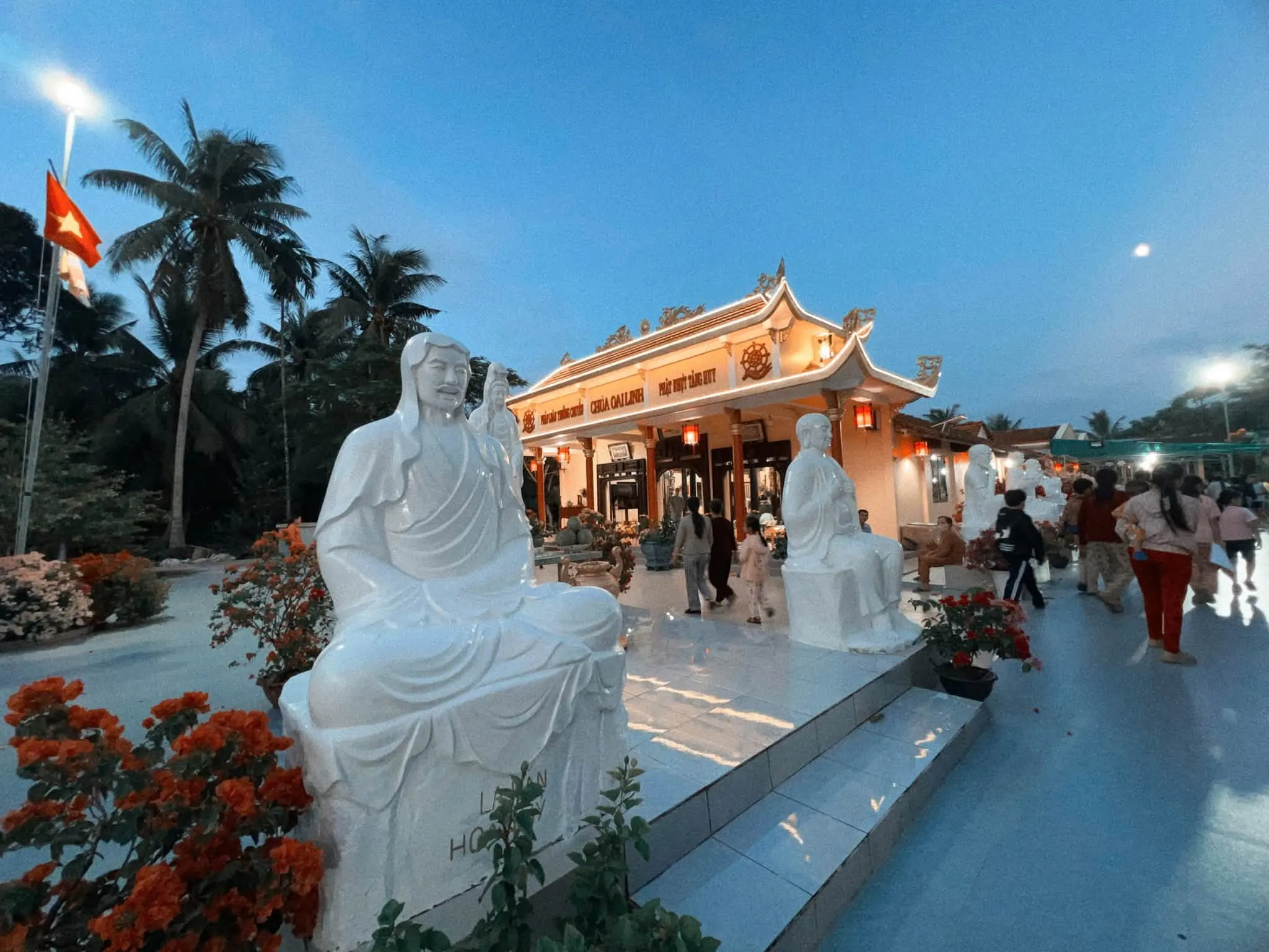 Cảnh quan Chùa Oai Linh
