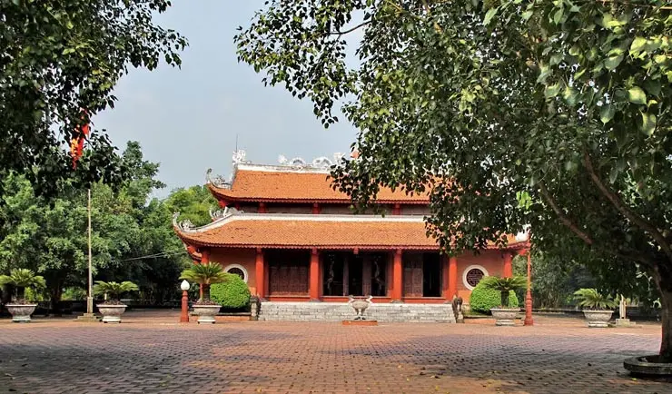 Cảnh quan chính điện đền an sinh Khu Di Tích Nhà Trần Tại Đông Triều