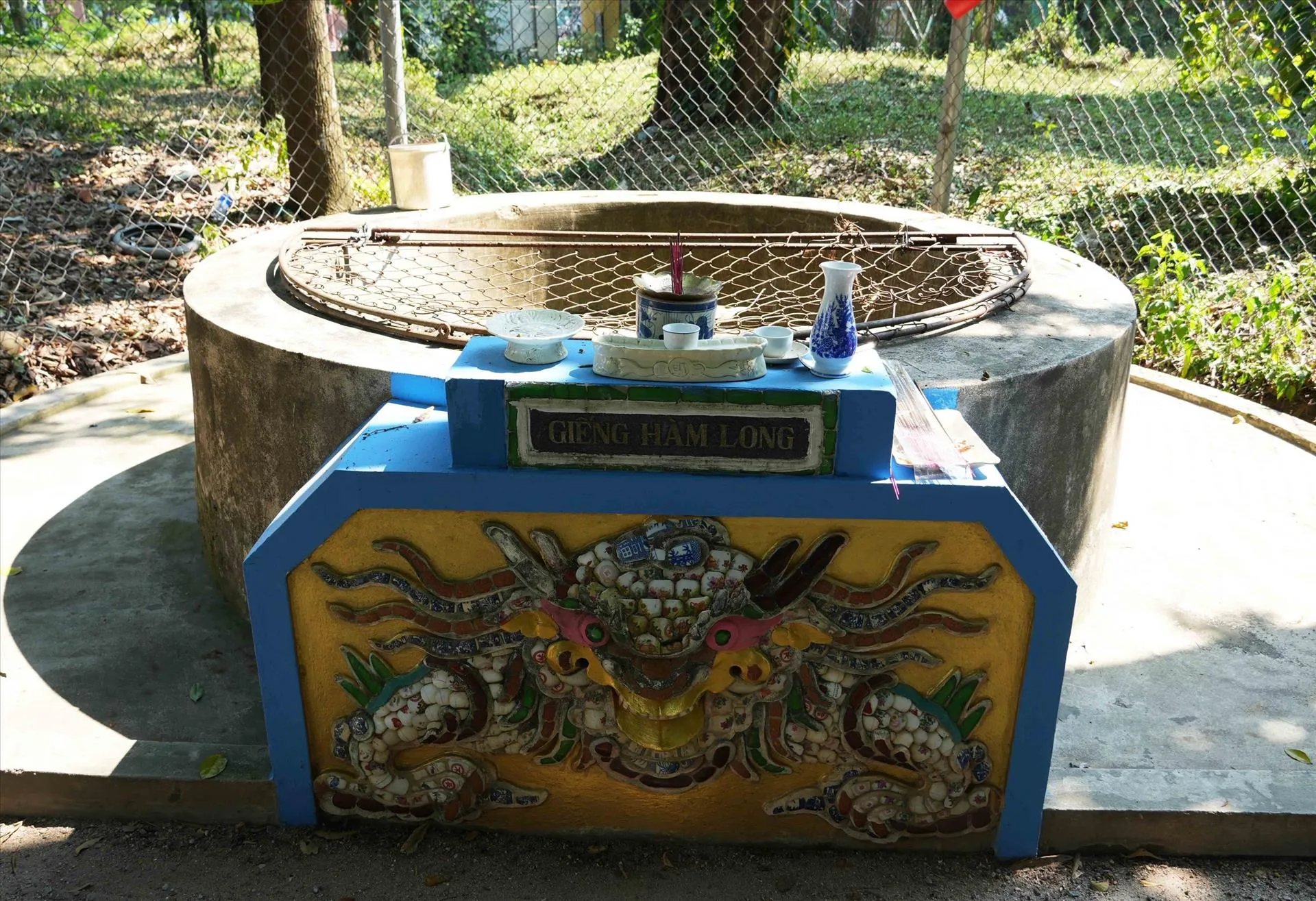 Giếng Hàm Long tại Chùa Báo Quốc
