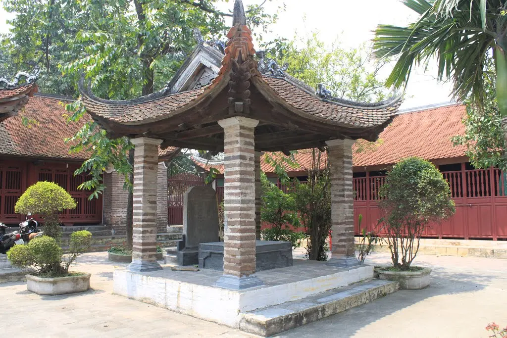 Nhà bia tại Đình Chèm